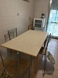 Tavalo da pranzo con 4 sedie