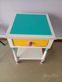 comodino dipinto a mano