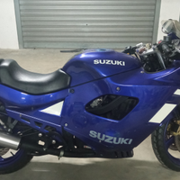 Moto Suzuki