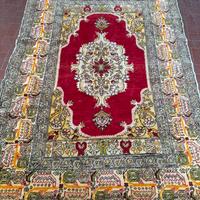 Tappeto di vecchia manifattura