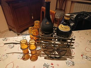 porta bottiglie con bicchieri vino