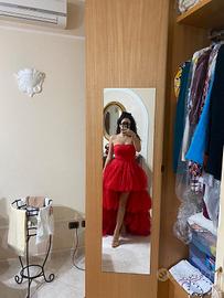 Abito ampio rosso in tulle luccicoso