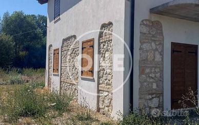 Rustico / Casale di 175 m² con più di 5 locali a A