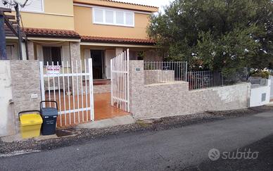 Villetta indipendente con giardino a 800 mt mare