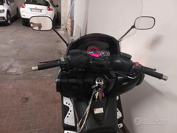 tmax anno 2011 unico proprietario,  km 29.000 ,