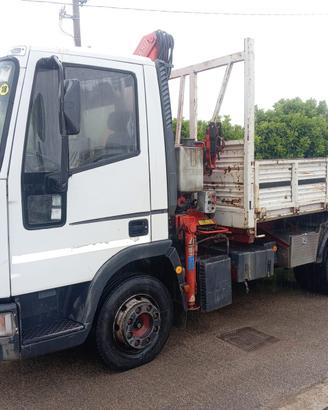 Iveco eurocargo ribaltabile con gru