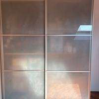 Armadio con ante scorrevoli