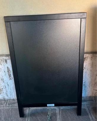 Lavagna a cavalletto in legno esposizione