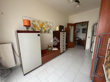 4 LOCALI A MARANO DI NAPOLI