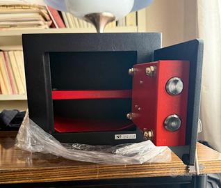 Cassaforte a muro in acciaio