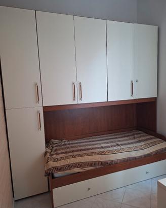 letto con struttura a ponte