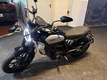 Ducati scrambler 800 ICON 2024