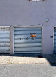 Ampio box auto magazzino in Via Scilla