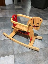 Cavallo a dondolo di legno