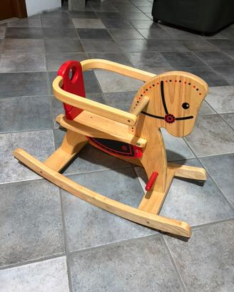 Cavallo a dondolo di legno