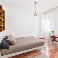 Singola in marmo rosso con balcone [FE_PVE78-A_S5]