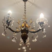 Lampadario vintage in ottone con vetri decorati
