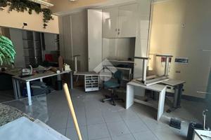 NEGOZIO A SETTIMO MILANESE