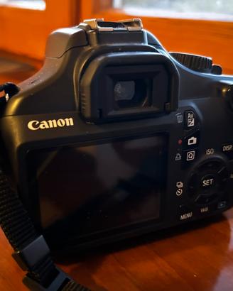 Canon D1100