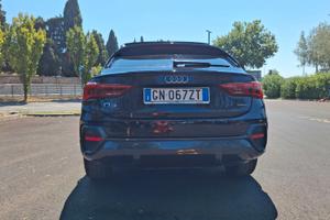 Privato vende Audi Q3 spb 40 TFSI