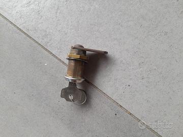 serratura per cassetto