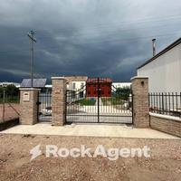 VILLA SINGOLA CON GIARDINO