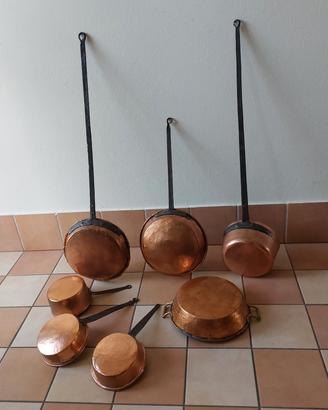 Set di pentole in rame vintage