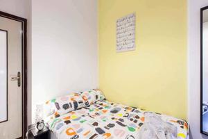 Stanza in appartamento di 65 m² a Milano