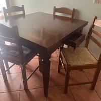 Tavolo allungabile e 4 sedie