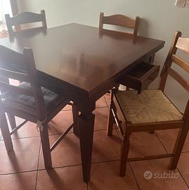 Tavolo allungabile e 4 sedie