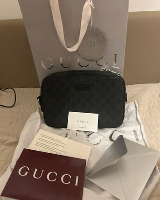 Pouch GG Gucci nero borsa a mano uomo