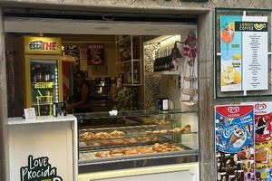 Attività commerciale via Roma Procida