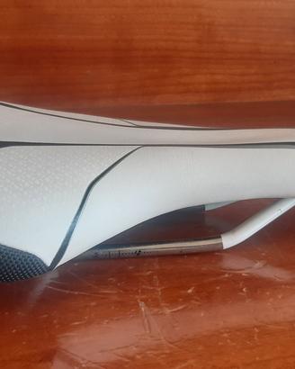 Sella Bontrager Bianca L 145 per bici da corsa