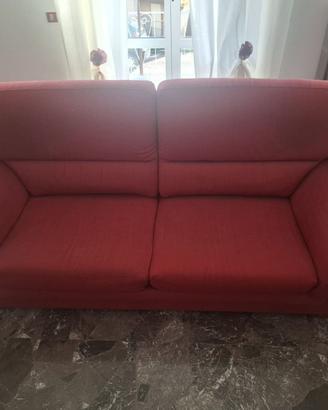 divano tessuto rosso 2 metri