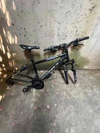 Bicicletta mountain bike