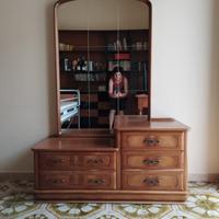 Cassettiera d'epoca con specchio 