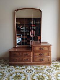 Cassettiera d'epoca con specchio 