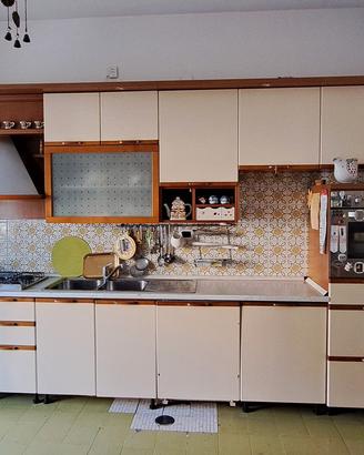 Cucina completa di elettrodomestici