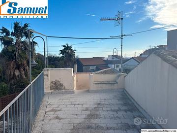 Acireale, casa indipendente, cortile e posto auto