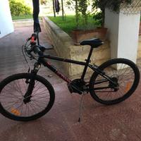 Bicicletta mountain bike marca B TWIN