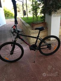 Bicicletta mountain bike marca B TWIN