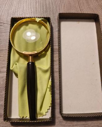 Lente di ingrandimento vintage in ottone
