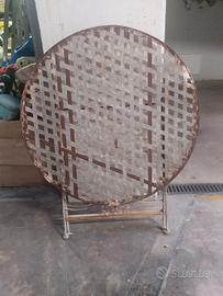 Tavolo tondo e sedie giardino 