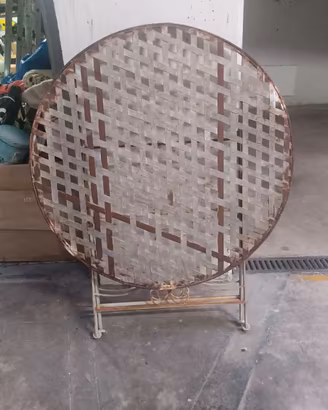 Tavolo tondo e sedie giardino 