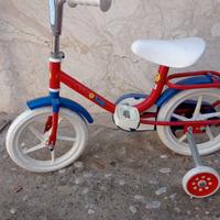 Bici con ruote laterali 