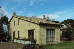 Abitazione con corte pertinenziale a Montefalco (P