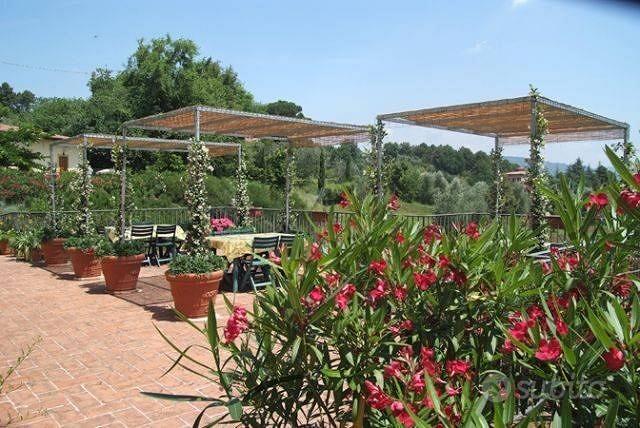 Rustico / Casale di 600 m² con più di 5 locali a C - Vista 5