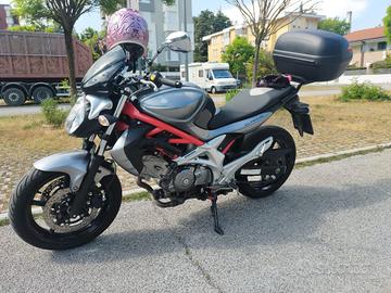 moto Suzuki sv650