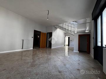 PALAZZO A TRENTOLA-DUCENTA