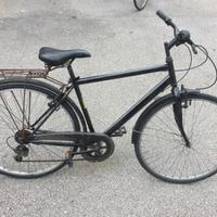 BICI DA UOMO NERA USATA BUONA A SOLI 45 EURO